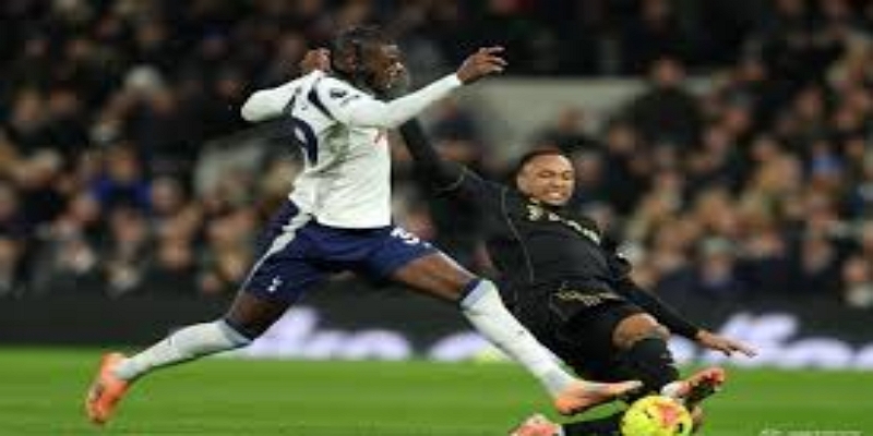 转会背景：热刺重建防线迫切需求-星空体育